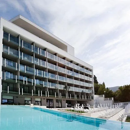 Hotel Kompas 4*